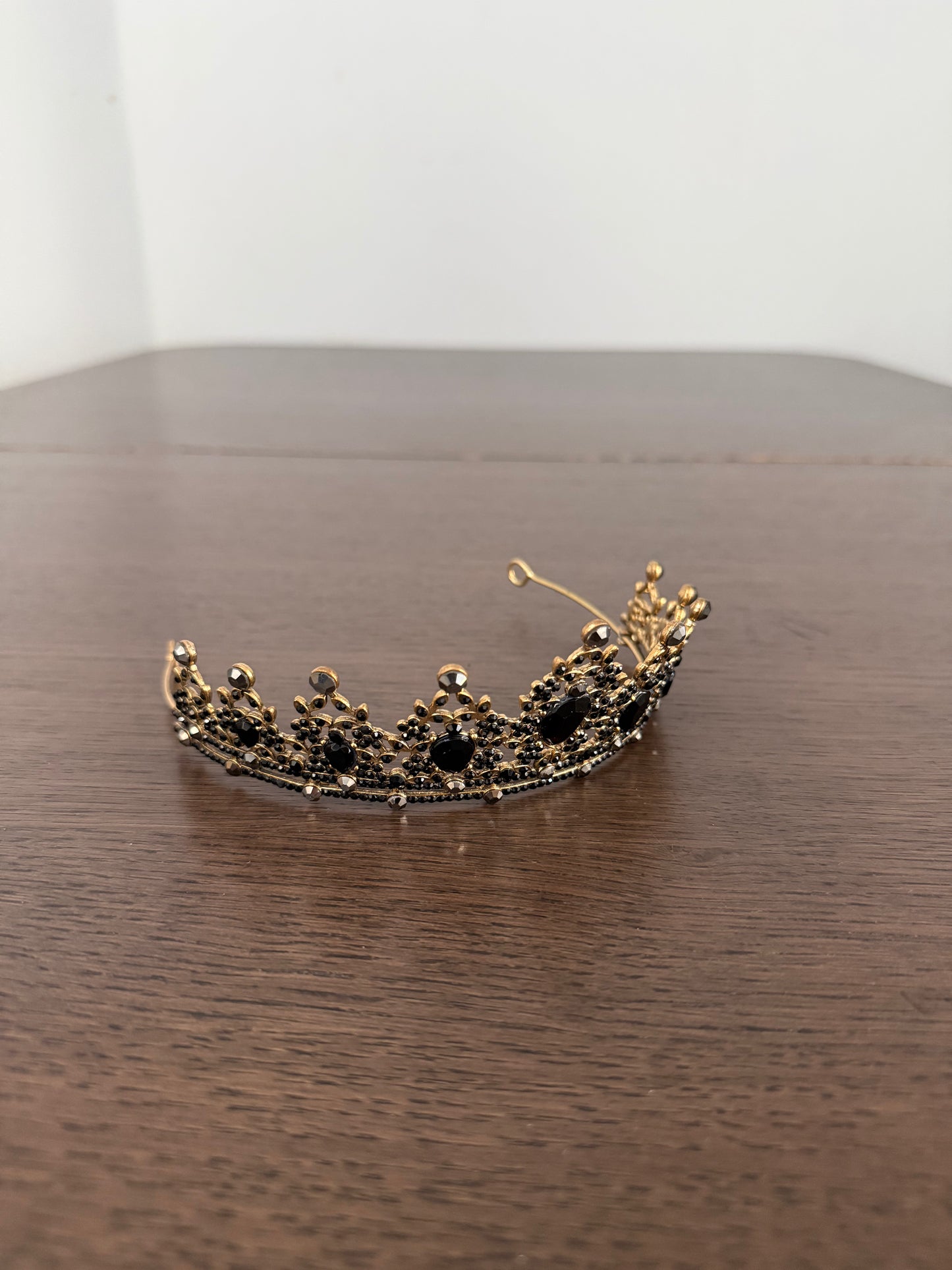 Black/A Gold Tiara