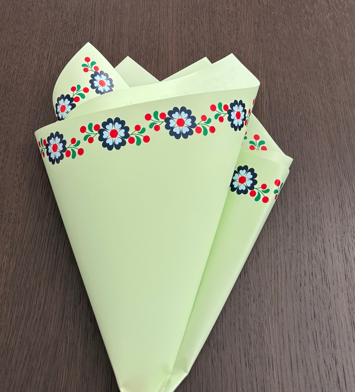 Green Hermoso Cariño Wrapping Paper
